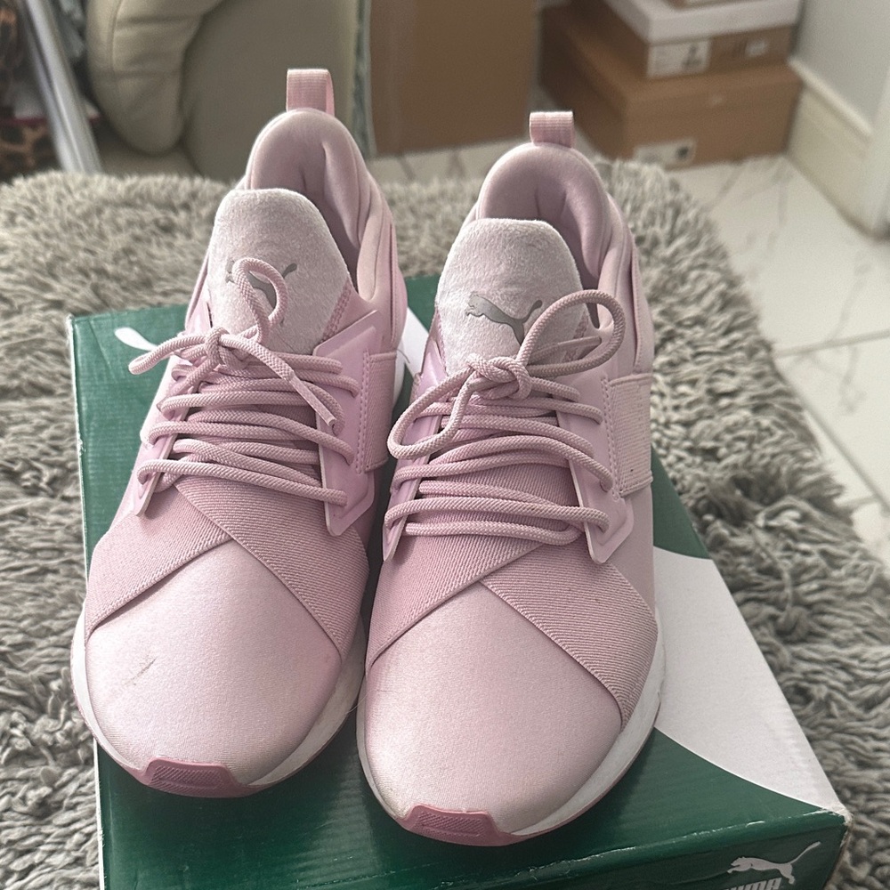 Puma Women's Light Pink Sneakers
